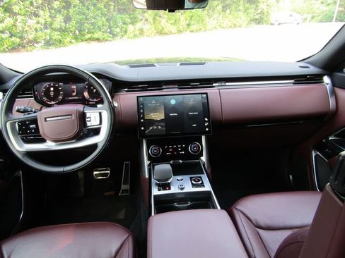 Used 2023 Land Rover Range Rover SE image 12