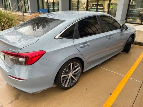Used 2024 Honda Civic Touring image 1