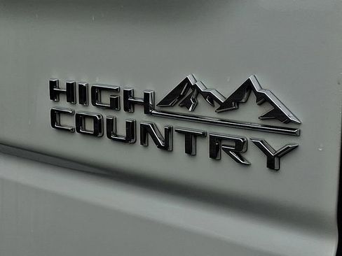 Used 2022 Chevrolet Silverado 1500 High Country w/ Technology Package AWD/4WD image 32