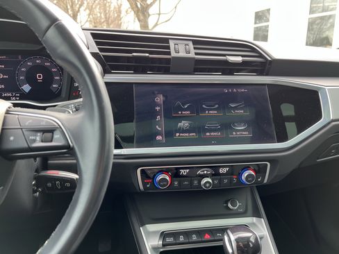 Used 2022 Audi Q3 2.0T Premium Plus w/ Premium Plus Package image 31