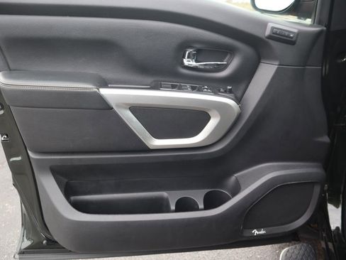 Used 2019 Nissan Titan SL image 19