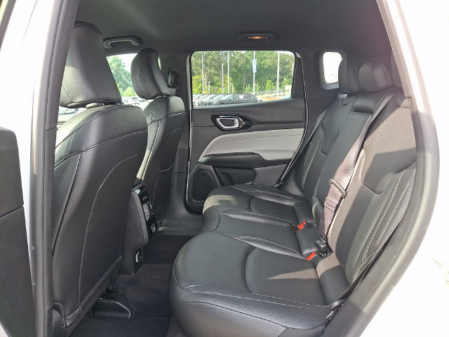 Used 2025 Jeep Compass Limited AWD/4WD image 10