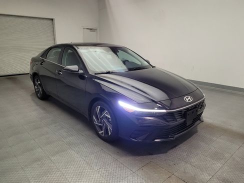 Used 2025 Hyundai Elantra Limited FWD image 13
