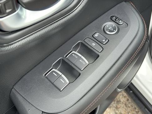 Used 2025 Honda HR-V Sport image 9