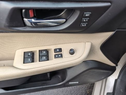 Used 2016 Subaru Legacy 3.6R Limited image 12