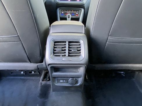 Used 2022 Volkswagen Tiguan SE w/ Panoramic Sunroof Package FWD image 31