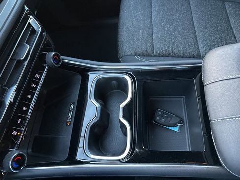 Used 2025 Chevrolet Traverse LT image 42