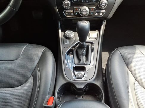 Used 2021 Jeep Cherokee Limited AWD/4WD image 23