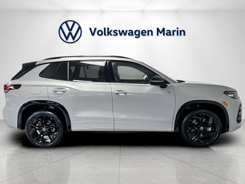 New 2026 Volkswagen Tiguan SE R-Line image 6