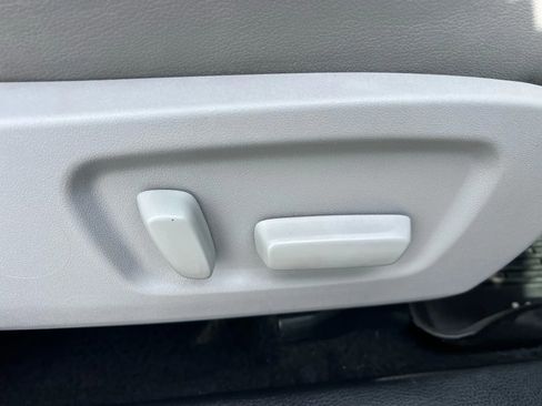 Used 2017 Toyota Highlander XLE image 34