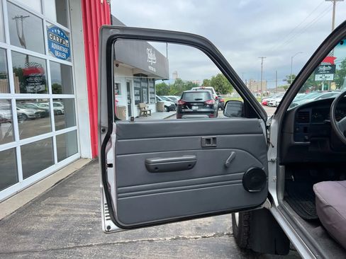 Used 1989 Toyota Pickup Deluxe image 8