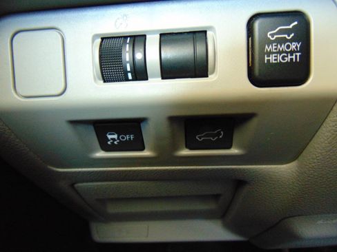 Used 2016 Subaru Forester 2.5i Touring AWD/4WD image 10