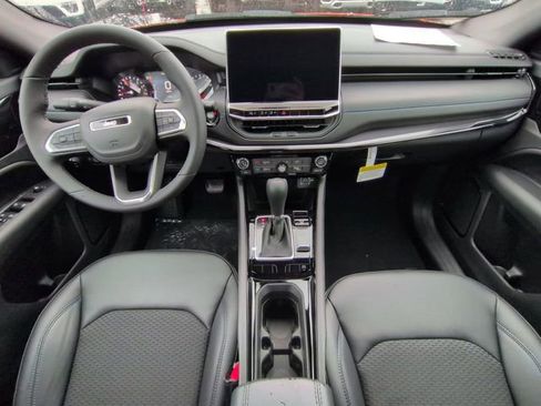 New 2026 Jeep Compass Latitude image 14