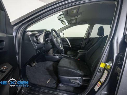 Used 2016 Toyota RAV4 LE FWD image 12
