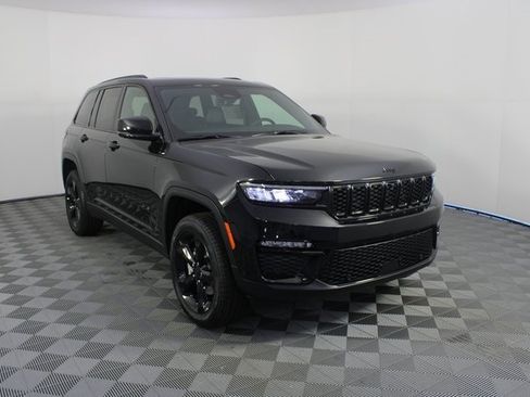 New 2025 Jeep Grand Cherokee Limited image 30