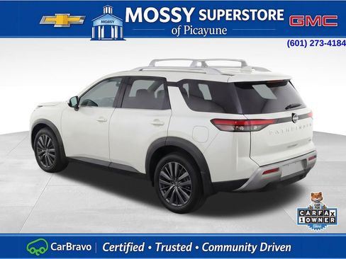Used 2024 Nissan Pathfinder SL w/ SL Premium Package FWD image 3