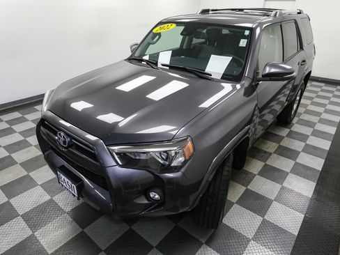 Used 2022 Toyota 4Runner SR5 Premium image 6