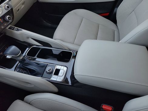 Used 2024 Kia Telluride SX w/ Towing Package image 20