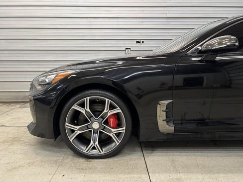 Used 2018 Kia Stinger GT2 image 4