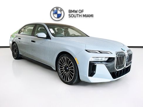 New 2026 BMW 750e xDrive image 1