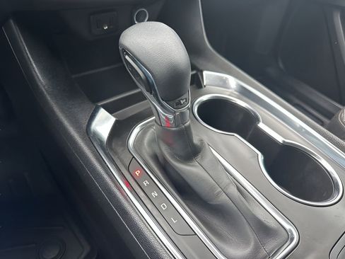 Used 2021 Chevrolet Traverse LT image 17