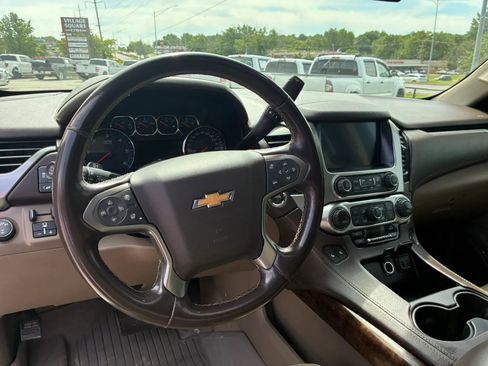 Used 2018 Chevrolet Tahoe LT w/ LT Signature Package AWD/4WD image 5