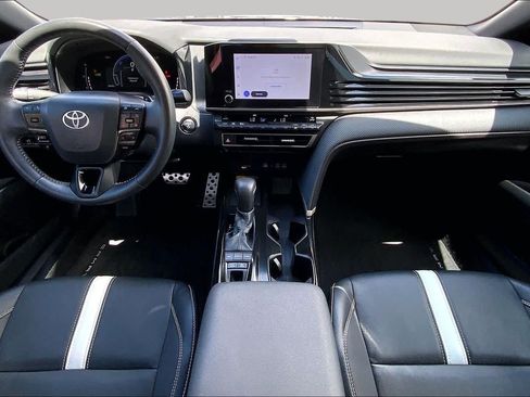 Used 2025 Toyota Camry SE w/ Convenience Package FWD image 15
