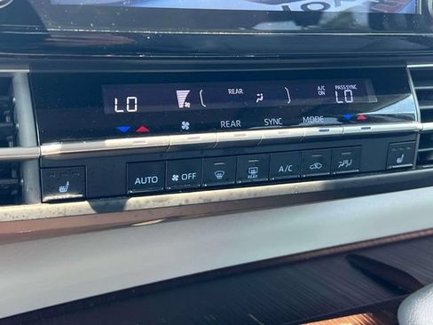 Certified 2022 Toyota Sienna XLE FWD image 35