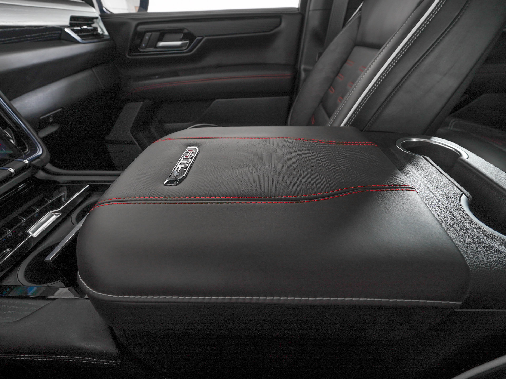 Used 2026 GMC Yukon AT4 Ultimate w/ LPO, Floor Liner Package AWD/4WD image 33
