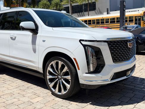 Used 2026 Cadillac Escalade Luxury w/ Touring Package AWD/4WD image 5
