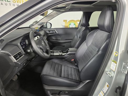 New 2026 Mitsubishi Outlander SE image 10