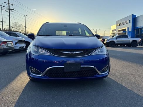 Used 2020 Chrysler Pacifica Touring-L image 16