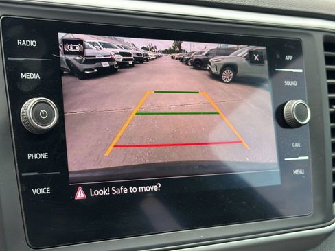 Used 2021 Volkswagen Atlas Cross Sport SE w/ Panoramic Sunroof Package FWD image 19