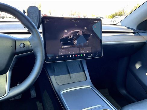 Used 2024 Tesla Model Y Long Range AWD/4WD image 18