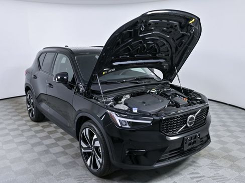 Certified 2025 Volvo XC40 B5 Plus image 34