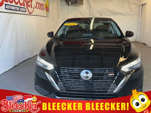Used 2025 Nissan Sentra SR FWD image 1