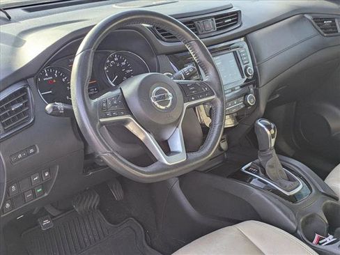 Used 2018 Nissan Rogue SV w/ Sun & Sound Touring Package image 9