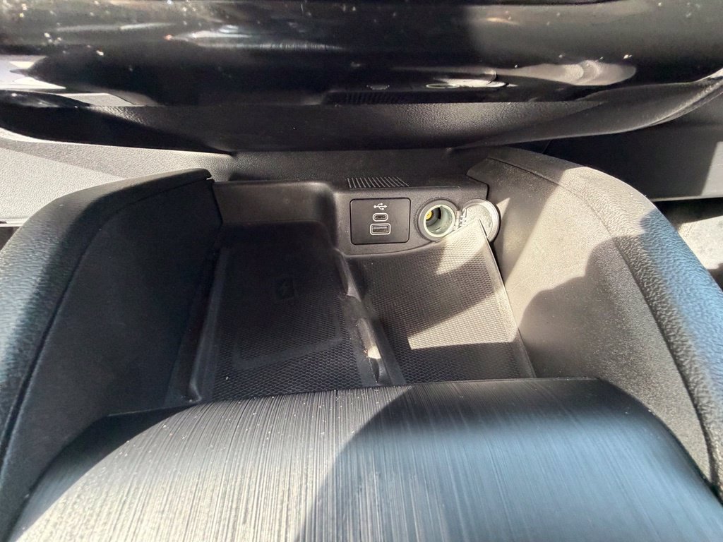 Certified 2025 Ford Escape Platinum AWD/4WD image 24