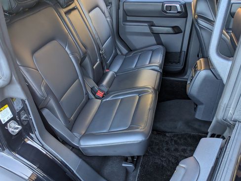 Used 2025 Ford Bronco Badlands image 19