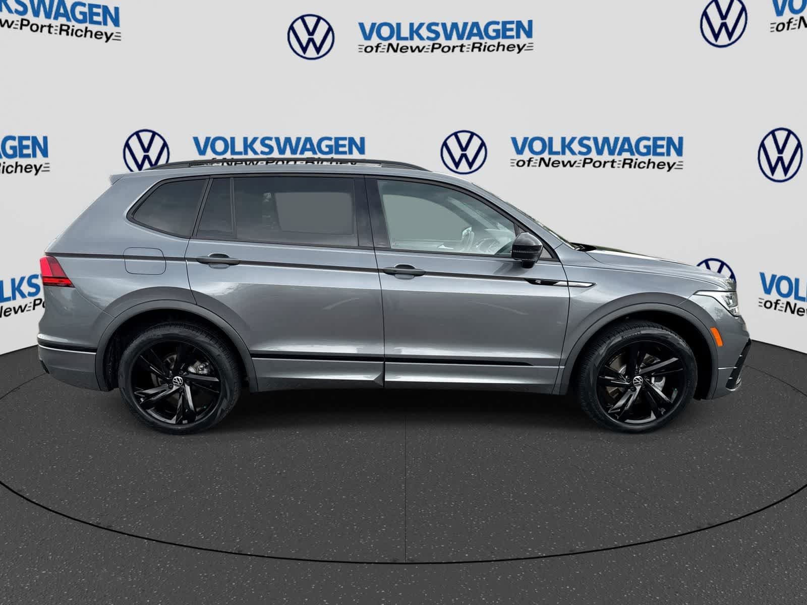Used 2024 Volkswagen Tiguan SE R-Line FWD image 15