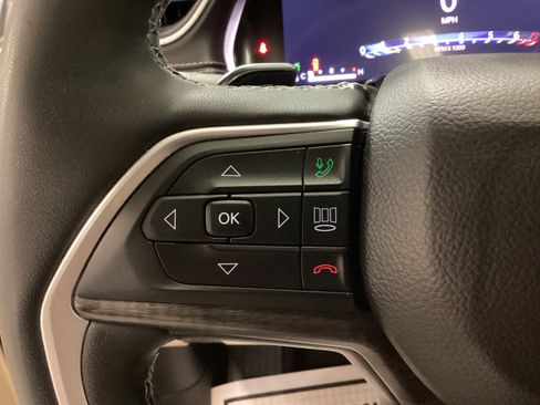 Used 2024 Jeep Grand Cherokee Limited w/ Luxury Tech Group II image 25