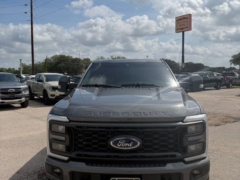 Used 2023 Ford F250 Lariat w/ Sport Appearance Package AWD/4WD image 2