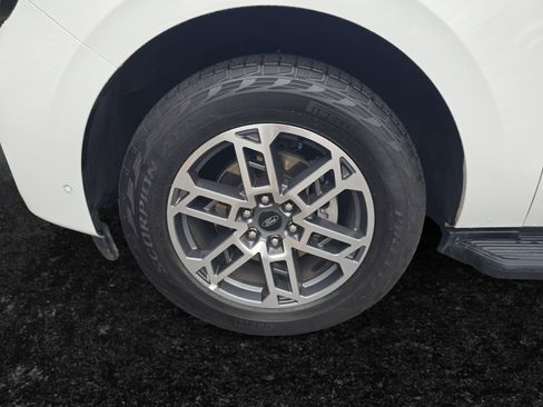 Used 2025 Ford Expedition Max Active AWD/4WD image 9