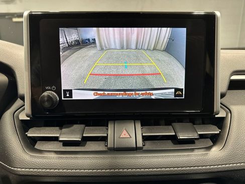 Used 2023 Toyota RAV4 LE AWD/4WD image 11