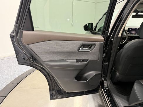 Used 2022 Nissan Rogue SV image 42