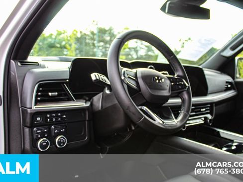 Used 2025 Chevrolet Suburban Z71 AWD/4WD image 34