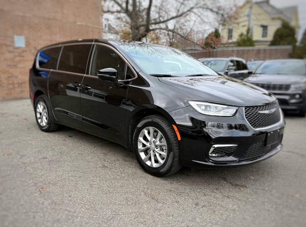 New 2026 Chrysler Pacifica Select AWD/4WD image 3