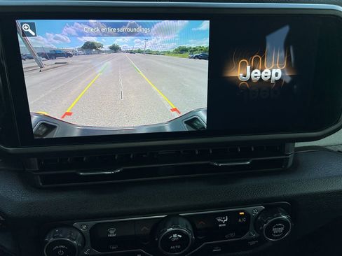 Used 2024 Jeep Gladiator Sport AWD/4WD image 22
