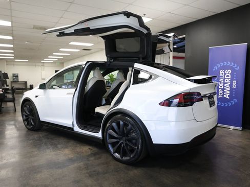 Used 2020 Tesla Model X Long Range image 12