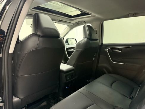 Used 2022 Toyota RAV4 XLE Premium image 33